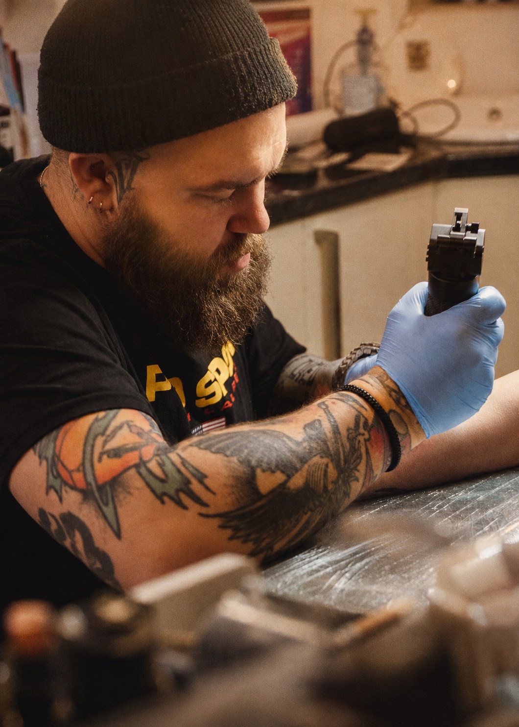 Zsolt, tattoo artist at Acreedo
